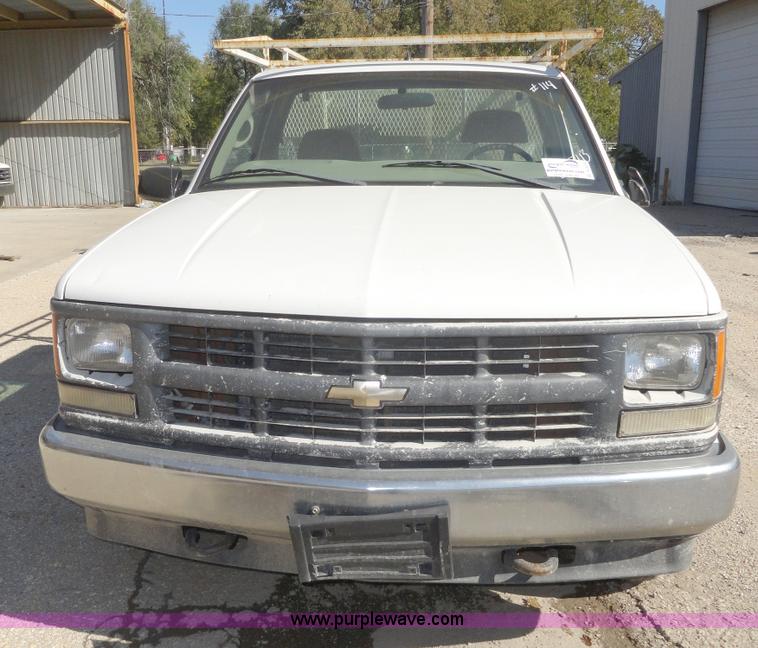 image for item A3222 1998 Chevrolet Cheyenne K1500 pickup truck