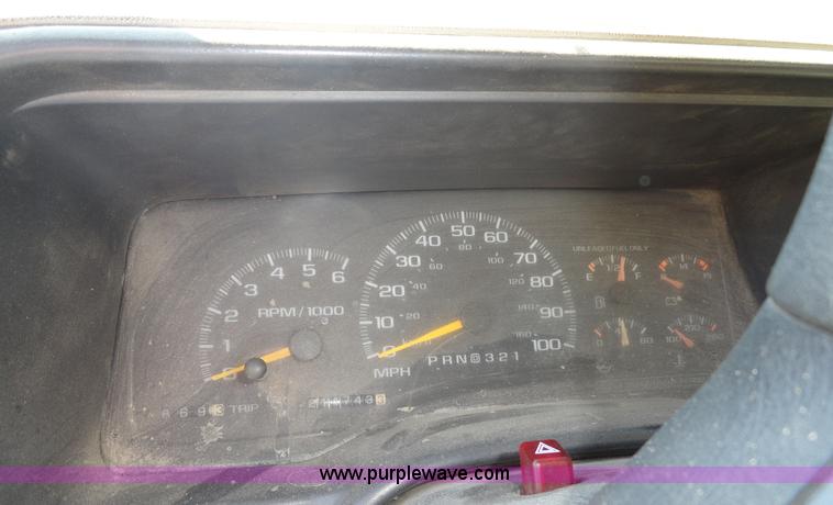 image for item A3222 1998 Chevrolet Cheyenne K1500 pickup truck