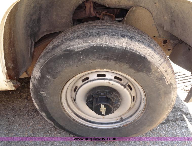 image for item A3222 1998 Chevrolet Cheyenne K1500 pickup truck