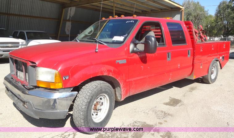 image for item A3223 1999 Ford F350 Super Duty crew cab pickup truck