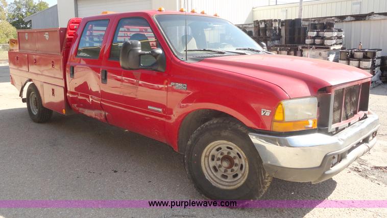 image for item A3223 1999 Ford F350 Super Duty crew cab pickup truck