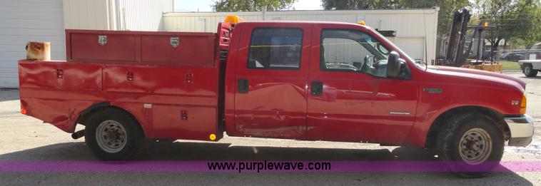 image for item A3223 1999 Ford F350 Super Duty crew cab pickup truck