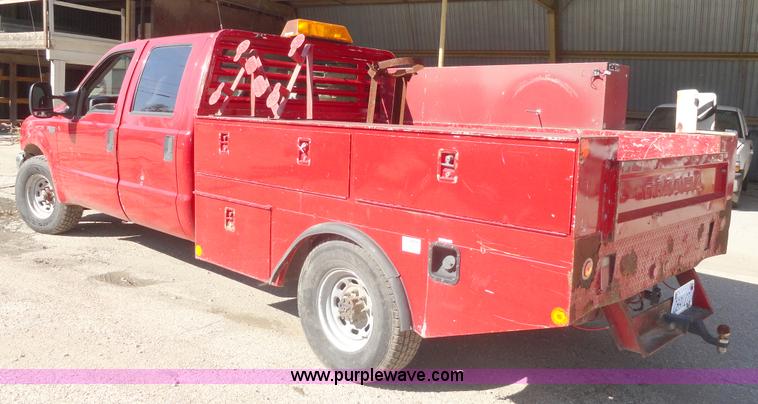 image for item A3223 1999 Ford F350 Super Duty crew cab pickup truck