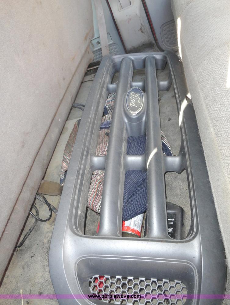 image for item A3223 1999 Ford F350 Super Duty crew cab pickup truck