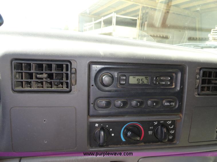 image for item A3223 1999 Ford F350 Super Duty crew cab pickup truck