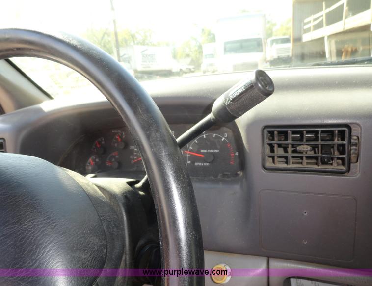 image for item A3223 1999 Ford F350 Super Duty crew cab pickup truck