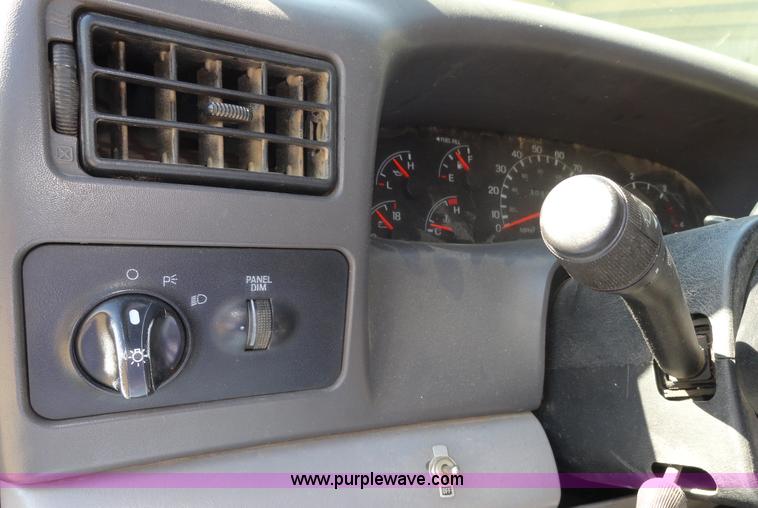 image for item A3223 1999 Ford F350 Super Duty crew cab pickup truck