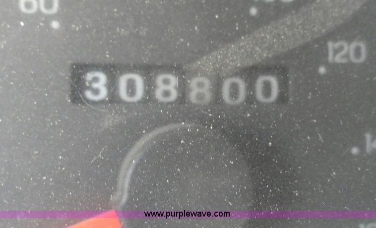 image for item A3223 1999 Ford F350 Super Duty crew cab pickup truck