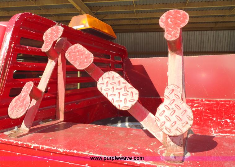 image for item A3223 1999 Ford F350 Super Duty crew cab pickup truck