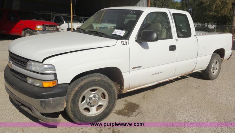 image for item A3224 2001 Chevrolet Silverado 1500 extended cab pickup truck