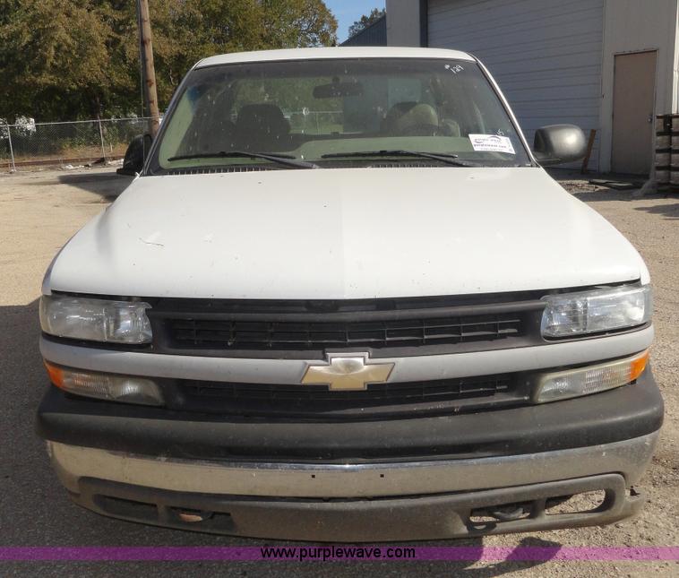 image for item A3224 2001 Chevrolet Silverado 1500 extended cab pickup truck