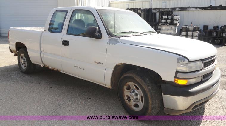 image for item A3224 2001 Chevrolet Silverado 1500 extended cab pickup truck
