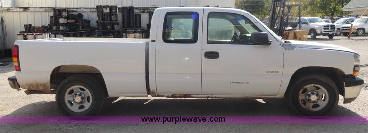 image for item A3224 2001 Chevrolet Silverado 1500 extended cab pickup truck