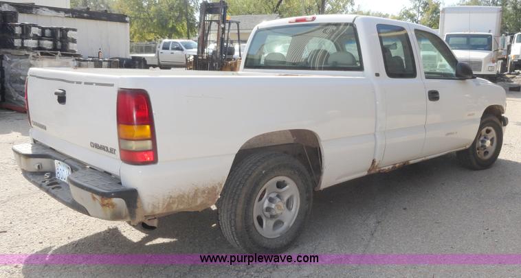 image for item A3224 2001 Chevrolet Silverado 1500 extended cab pickup truck