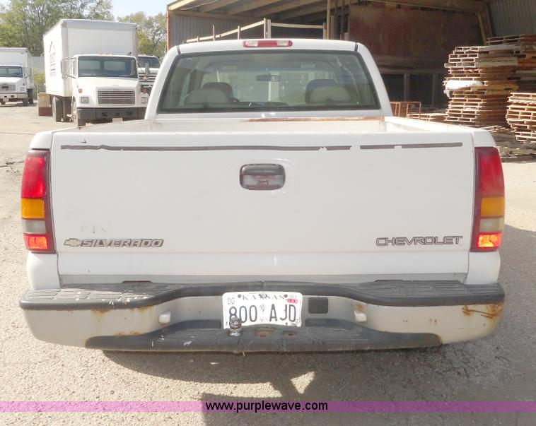 image for item A3224 2001 Chevrolet Silverado 1500 extended cab pickup truck