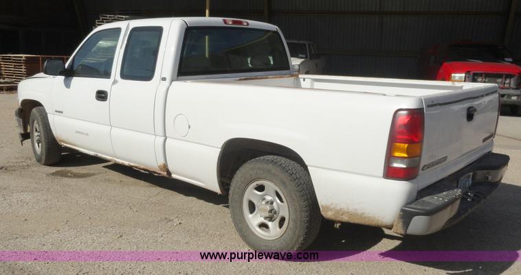 image for item A3224 2001 Chevrolet Silverado 1500 extended cab pickup truck