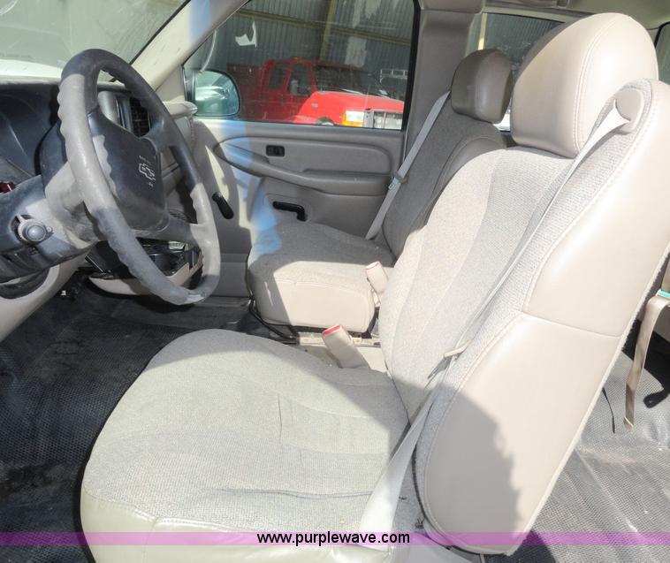 image for item A3224 2001 Chevrolet Silverado 1500 extended cab pickup truck