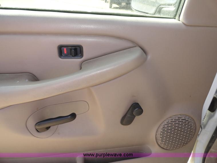 image for item A3224 2001 Chevrolet Silverado 1500 extended cab pickup truck