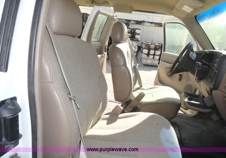 image for item A3224 2001 Chevrolet Silverado 1500 extended cab pickup truck