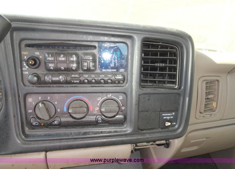 image for item A3224 2001 Chevrolet Silverado 1500 extended cab pickup truck