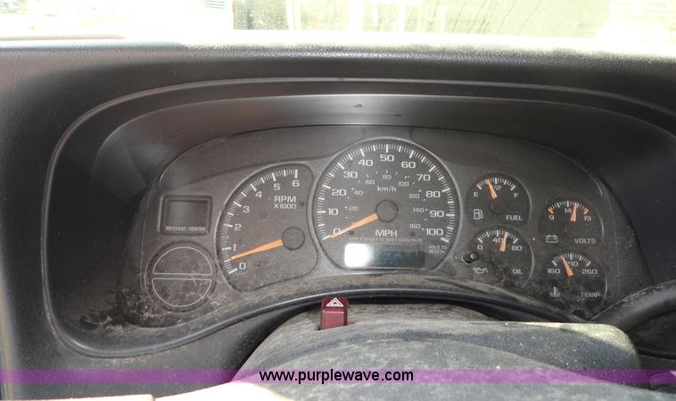 image for item A3224 2001 Chevrolet Silverado 1500 extended cab pickup truck