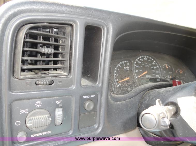 image for item A3224 2001 Chevrolet Silverado 1500 extended cab pickup truck