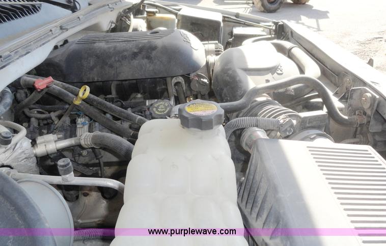 image for item A3224 2001 Chevrolet Silverado 1500 extended cab pickup truck