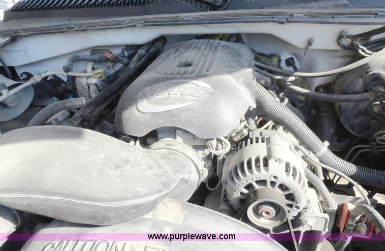 image for item A3224 2001 Chevrolet Silverado 1500 extended cab pickup truck