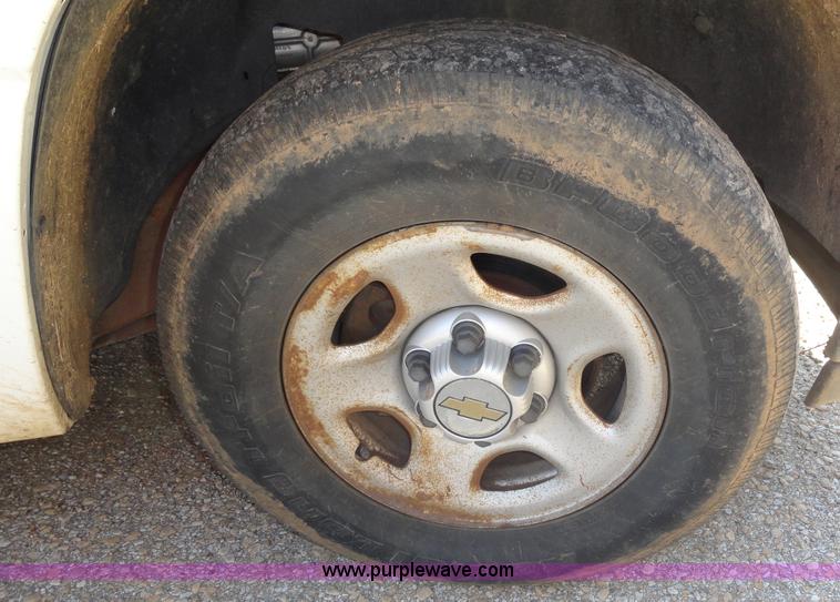 image for item A3224 2001 Chevrolet Silverado 1500 extended cab pickup truck