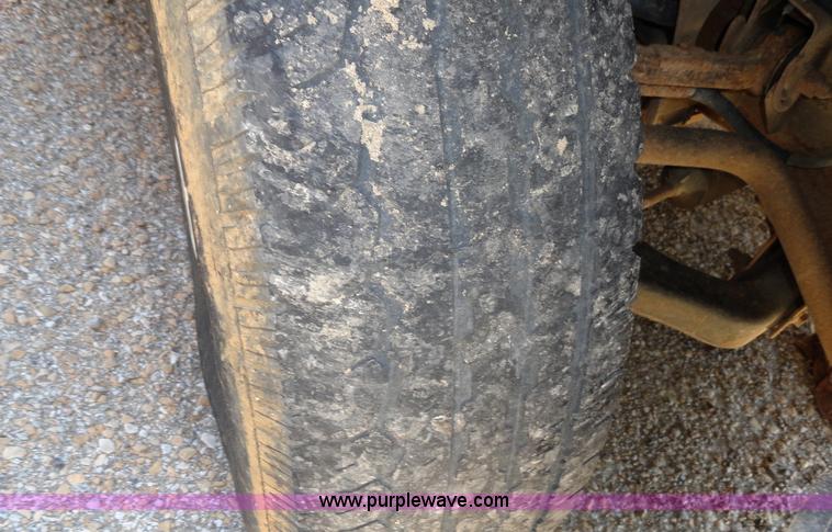 image for item A3224 2001 Chevrolet Silverado 1500 extended cab pickup truck