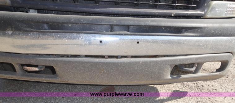 image for item A3224 2001 Chevrolet Silverado 1500 extended cab pickup truck