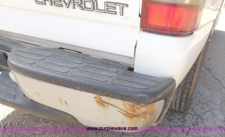 image for item A3224 2001 Chevrolet Silverado 1500 extended cab pickup truck
