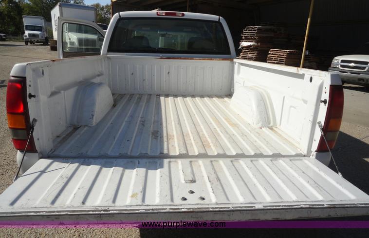 image for item A3224 2001 Chevrolet Silverado 1500 extended cab pickup truck