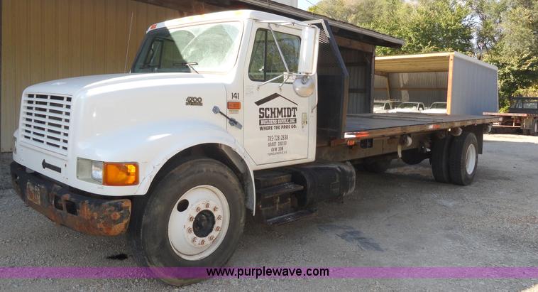 image for item A3226 1999 International 4700 flatbed truck