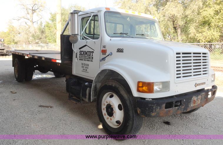 image for item A3226 1999 International 4700 flatbed truck