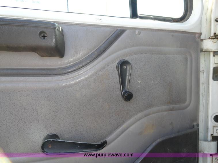 image for item A3226 1999 International 4700 flatbed truck