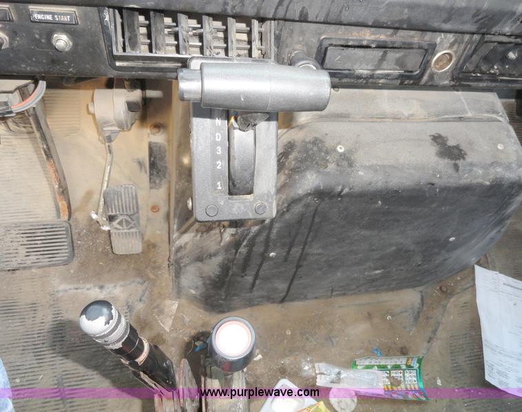 image for item A3226 1999 International 4700 flatbed truck