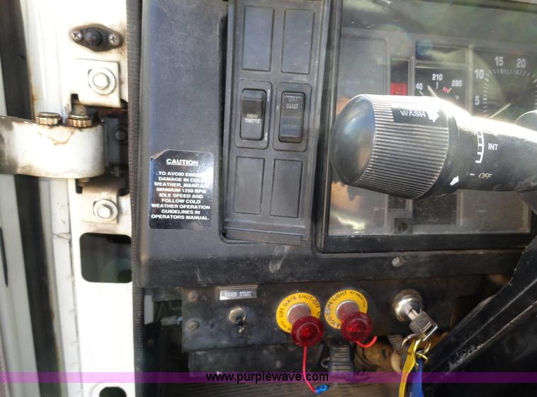 image for item A3226 1999 International 4700 flatbed truck