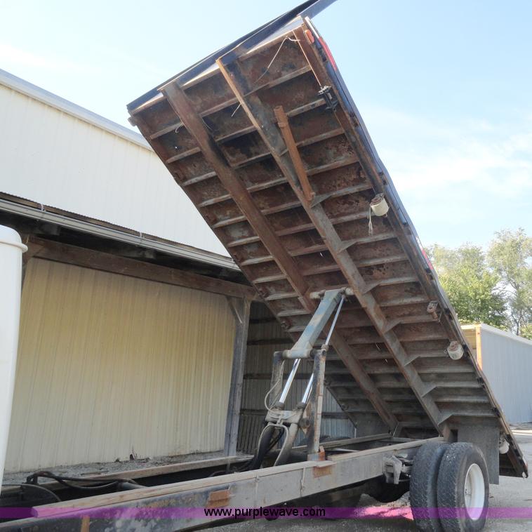 image for item A3226 1999 International 4700 flatbed truck