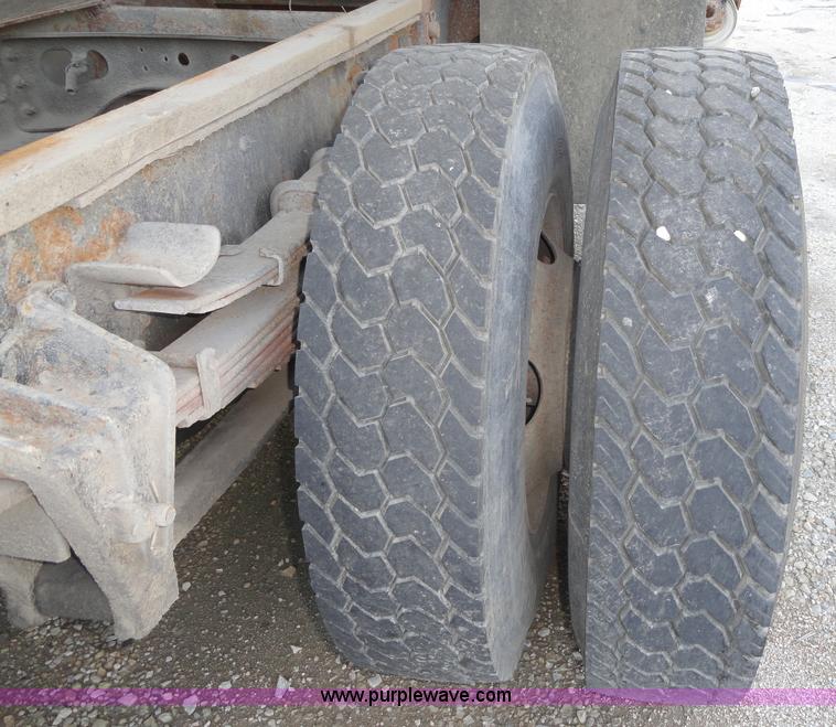 image for item A3226 1999 International 4700 flatbed truck