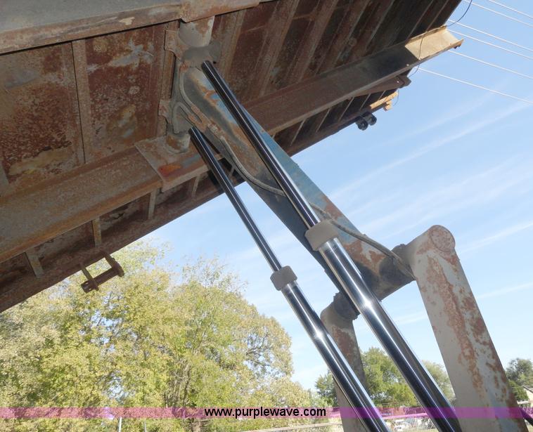 image for item A3226 1999 International 4700 flatbed truck