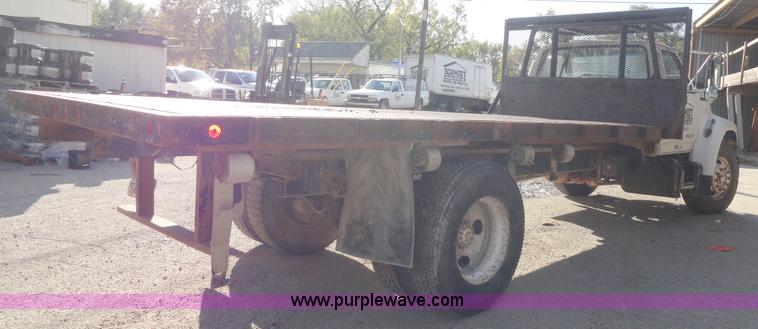 image for item A3227 1995 Ford F700 flatbed truck