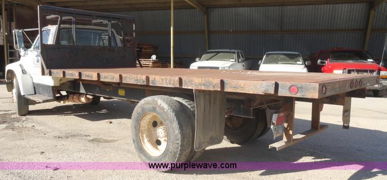 image for item A3227 1995 Ford F700 flatbed truck