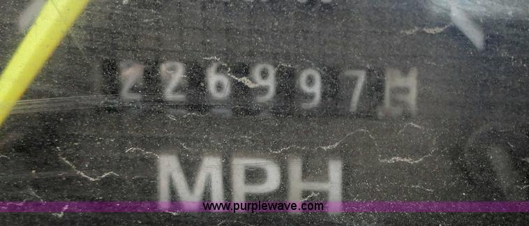 image for item A3227 1995 Ford F700 flatbed truck