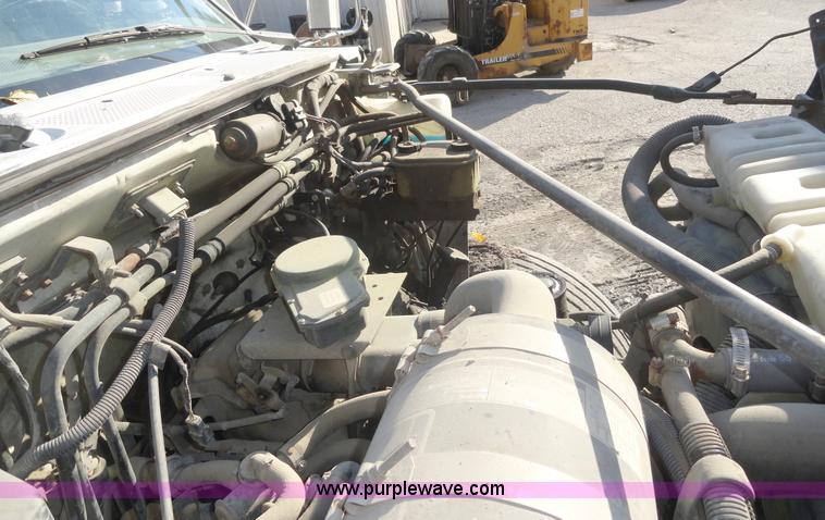 image for item A3227 1995 Ford F700 flatbed truck