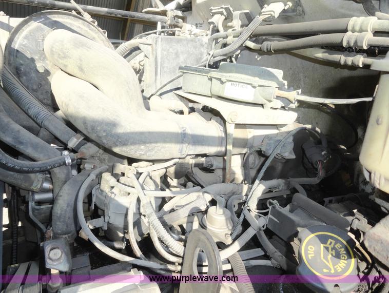 image for item A3227 1995 Ford F700 flatbed truck