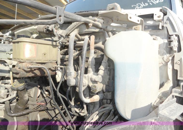 image for item A3227 1995 Ford F700 flatbed truck