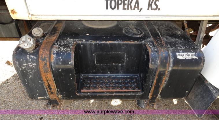 image for item A3227 1995 Ford F700 flatbed truck