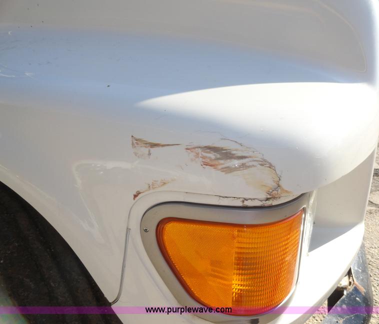 image for item A3227 1995 Ford F700 flatbed truck