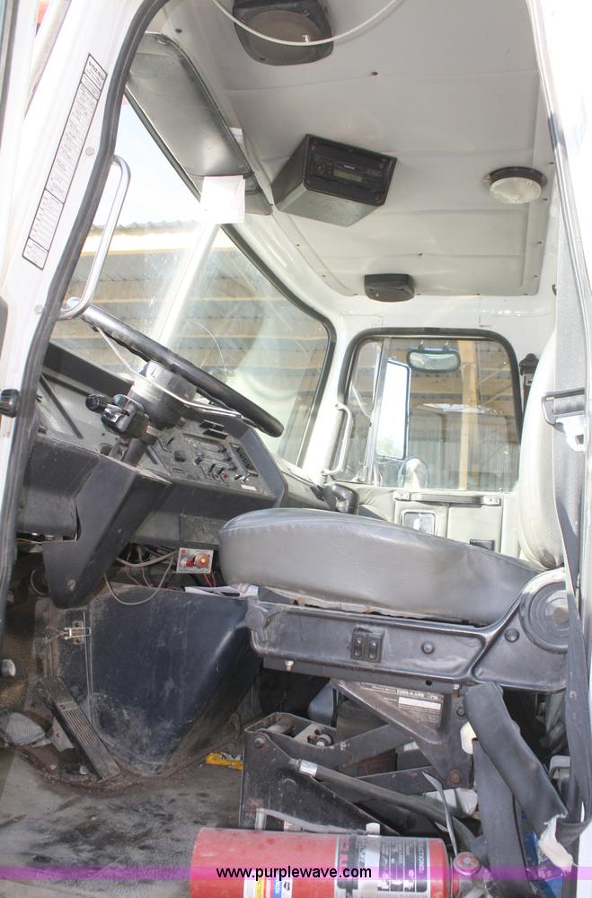 image for item A3228 2001 Volvo WG conveyor truck